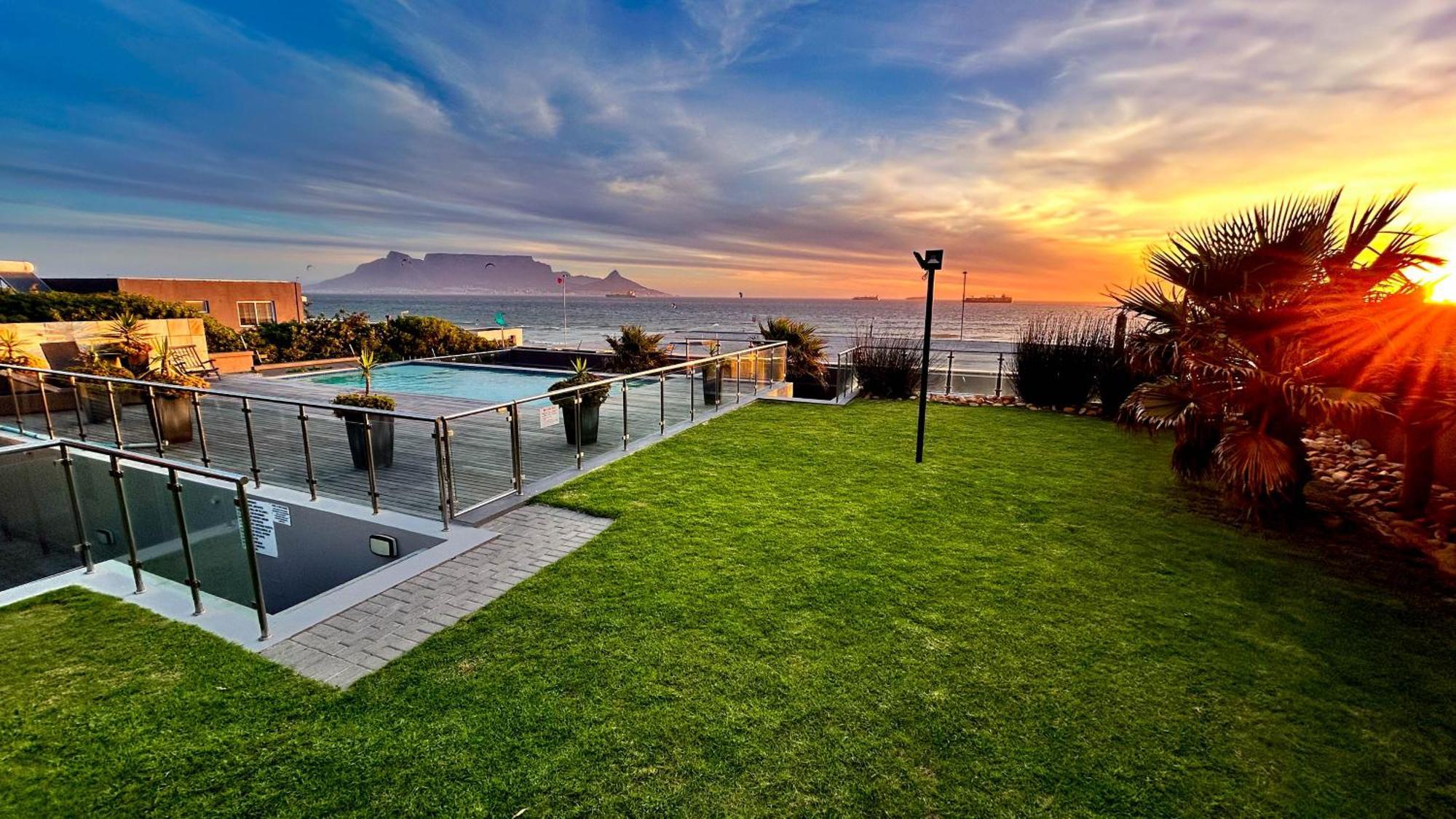 Heaven On Earth - Blouberg Beachfront Self-Catering Apartment Bloubergstrand Dış mekan fotoğraf
